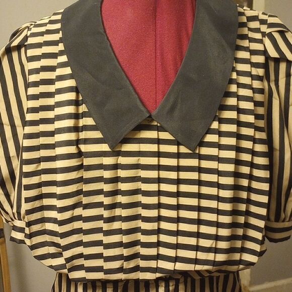 secretary style mid length dress with puffy sleeves - Picture 4 of 9